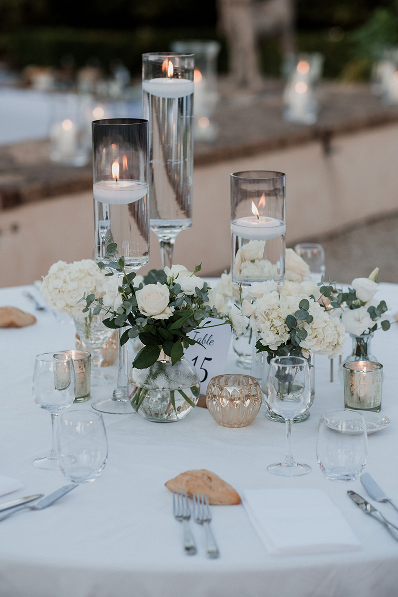 art-de-la-table-centre-table-fleuri-bougies-mariage-dinner-