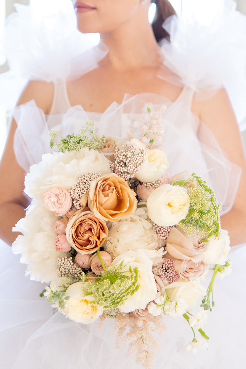 bridal-bouquet-wedding-flowers-bride-roses-seasonal-flowers