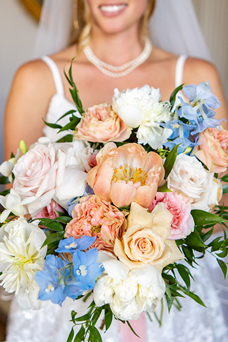 bridal-bouquet-wedding-flowers-colorful-bride