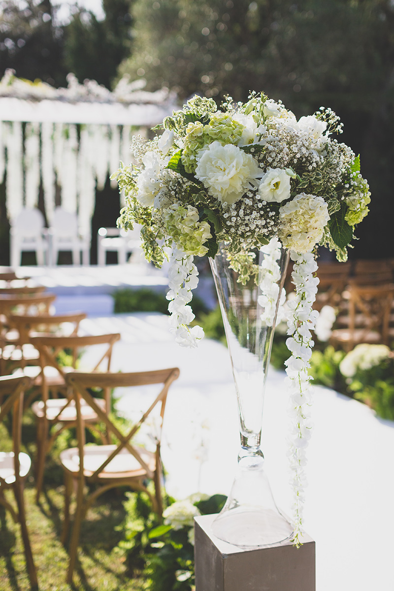ceremony-houppa-bastide-du-roy-antibes-flowers-composition-white