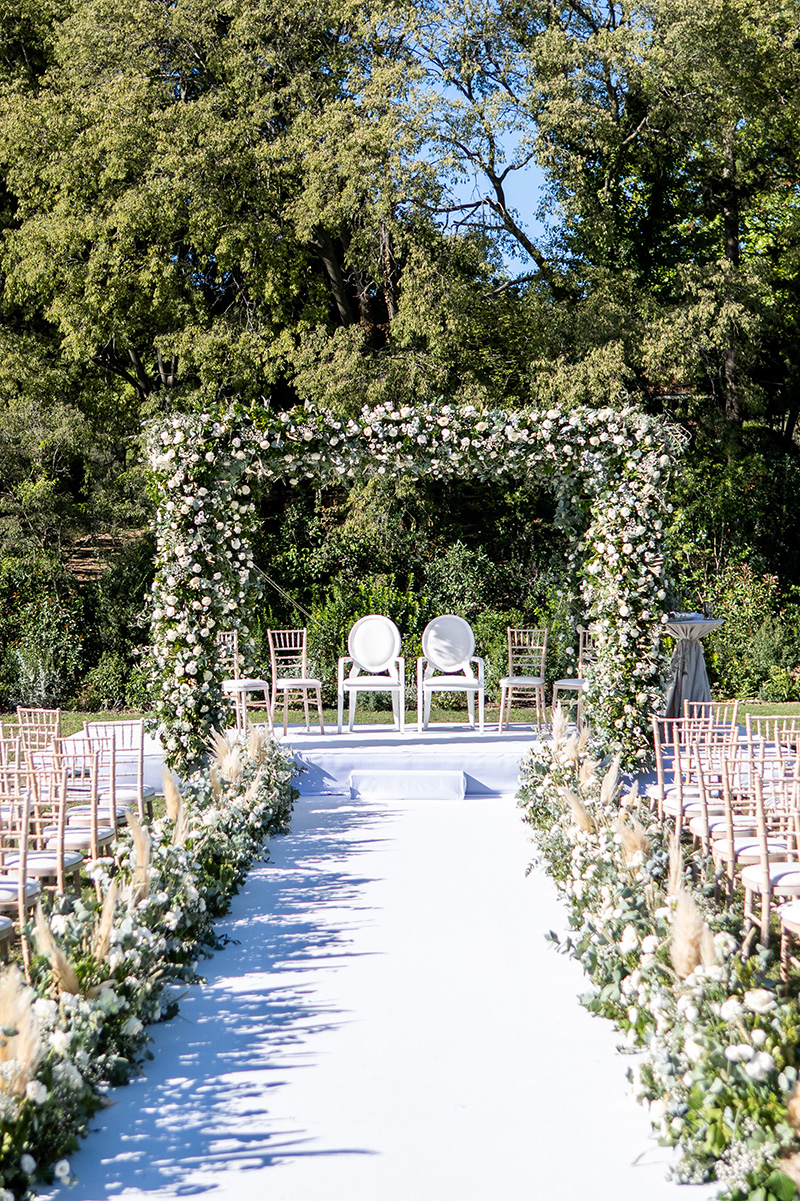 ceremony-wedding-houppa-flowers-white