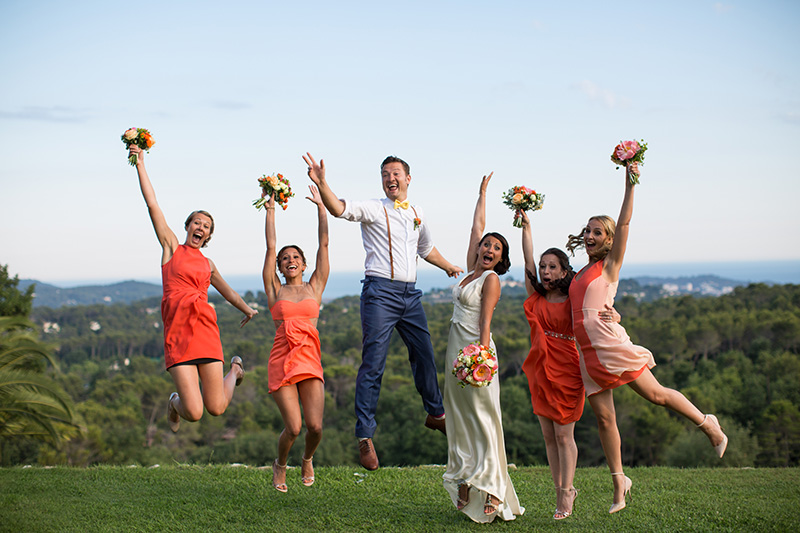 groom-and-bride-bridesmaids-photoshoot