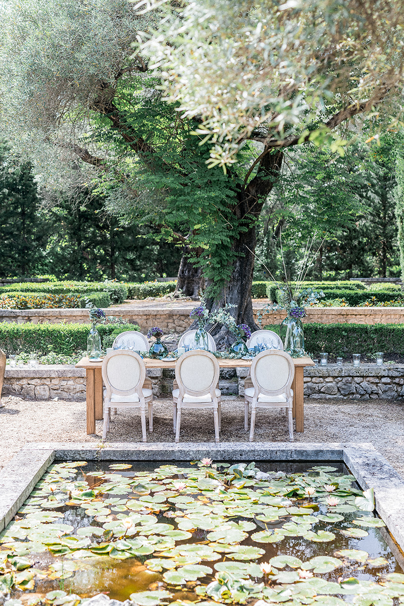 jardin-bastide-du-roy-antibes-table-décorations