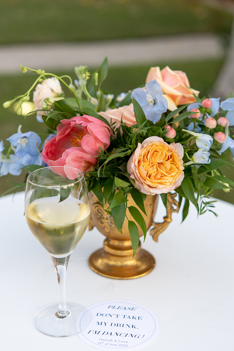 mariage-reception-cocktail-fleurs-verre-d’accueil