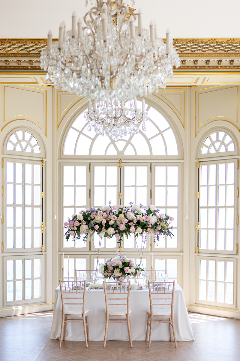 mariage-table-d’honneur-bouquets-fleurs-villa-rothschild