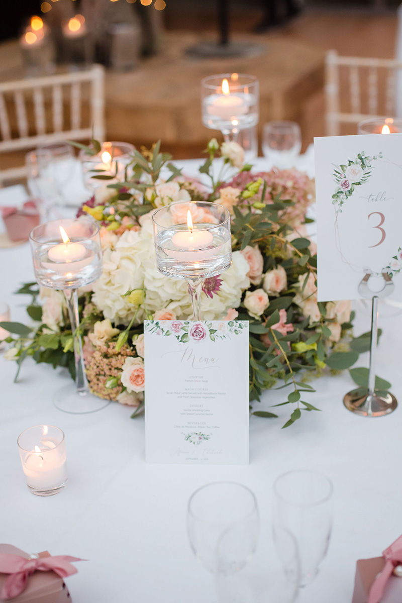 menu-centre-de-table-mariage-fleurs-bougies