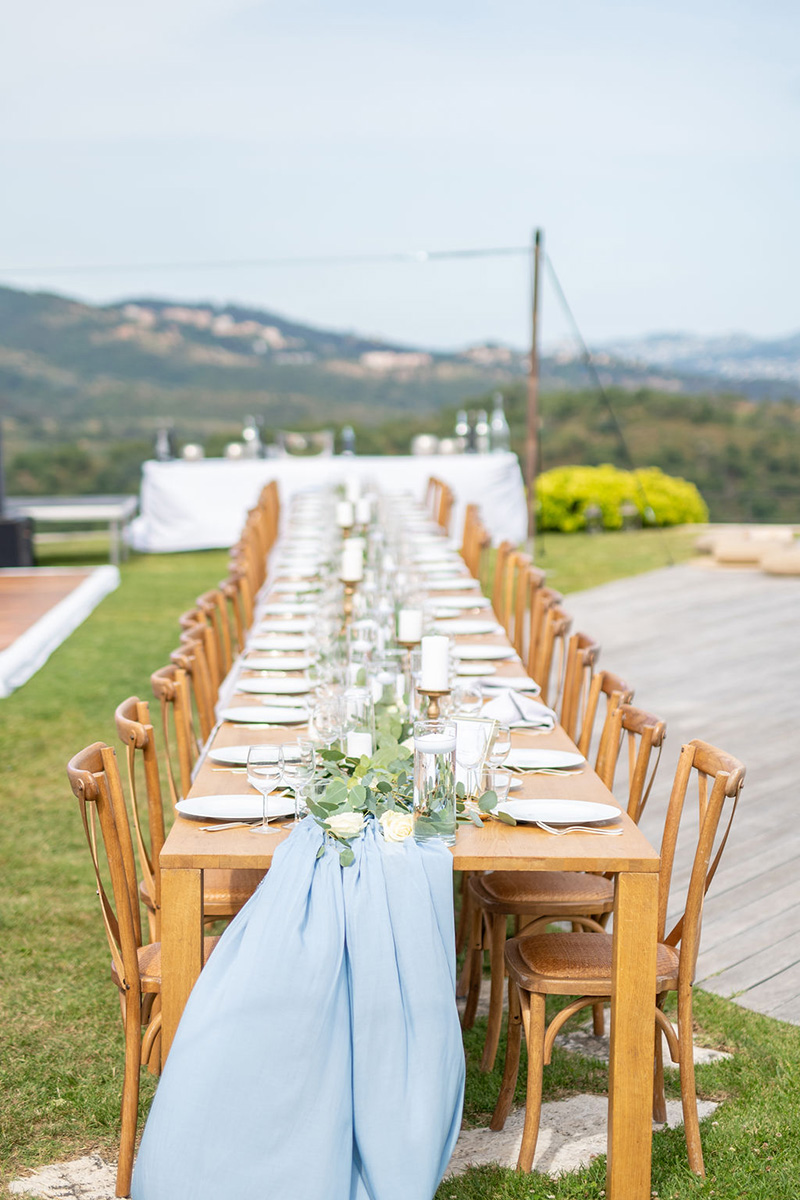 table-art-white-blue-domaine-des-oliviers-cannes-view