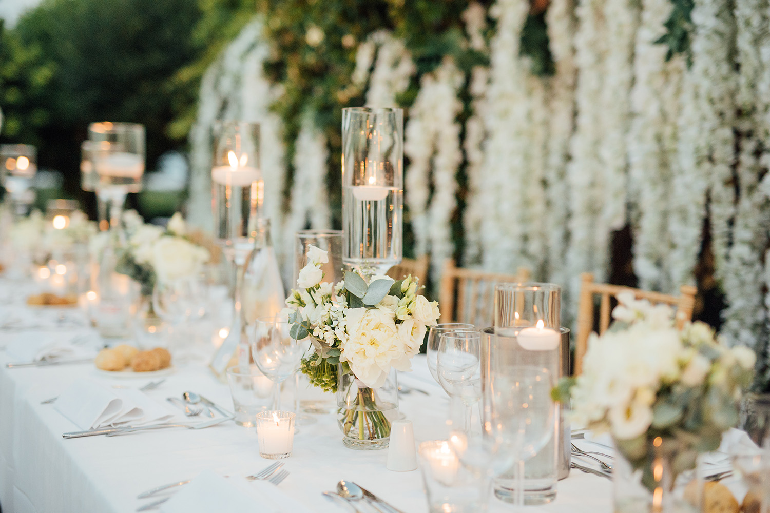 table-decoration-flowers-candles-vases