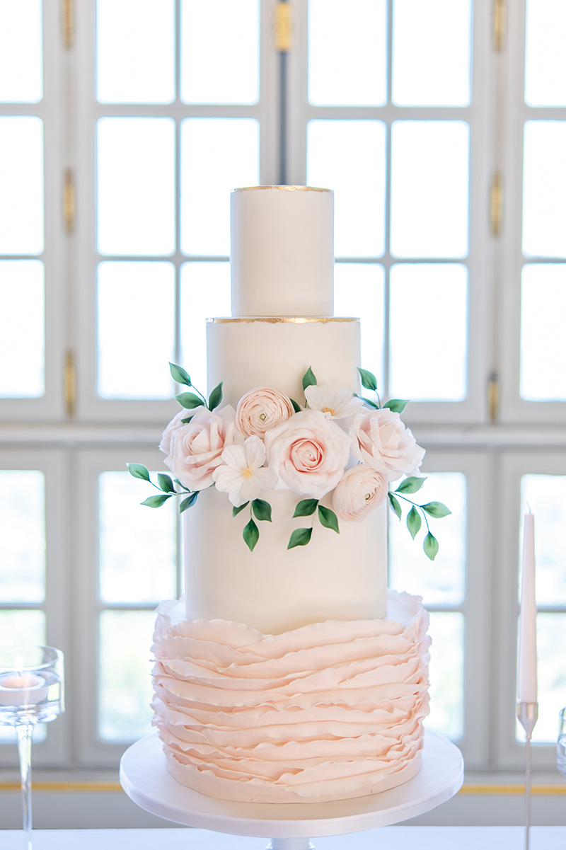 wedding-cake-flowers-pink-rothschild-villa
