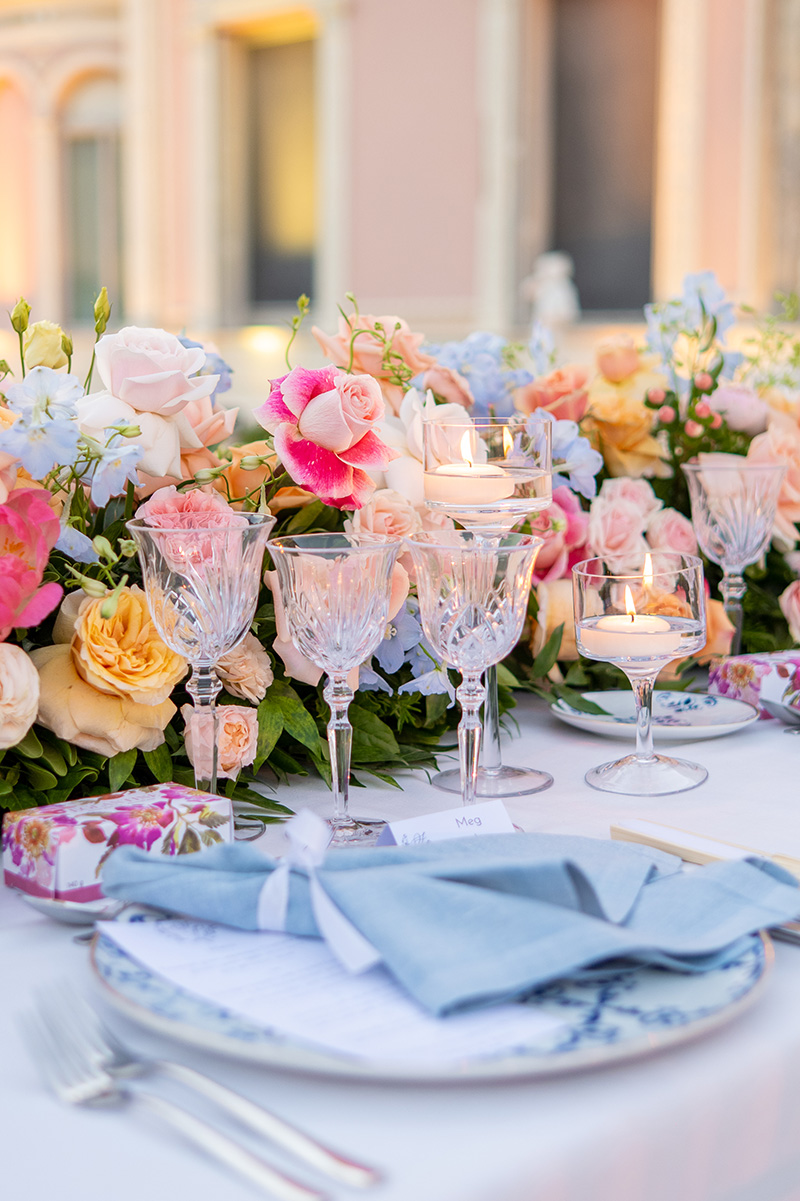 wedding-table-diner-flowers-colorful